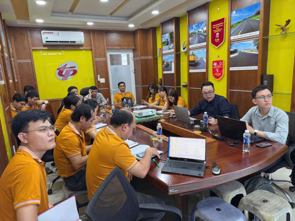 Buổi đào tạo trực tiếp giữa chuyên gia của FastCons với doanh nghiệp