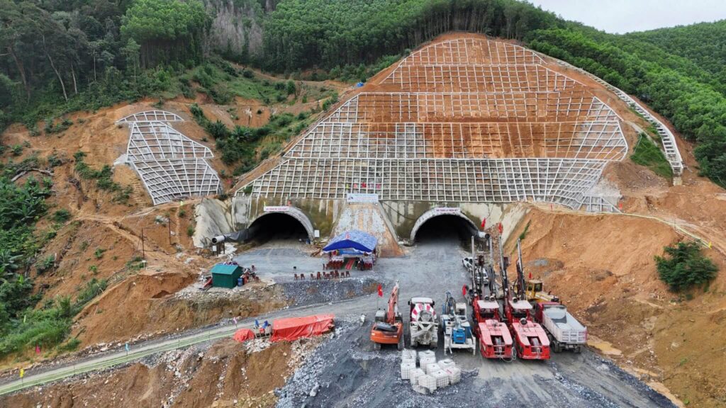 Công trình hầm đường bộ EA TRANG 1 